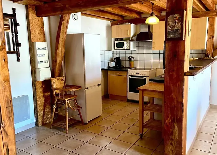 Maison Accueillante à Avec Jardin